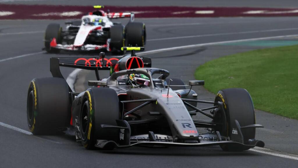 아우디 F1 팀 2026 시즌 초반 부진 이유는? 자체 엔진 성능 심층 분석